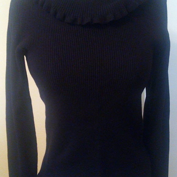 Black sweater - Picture 3 of 4